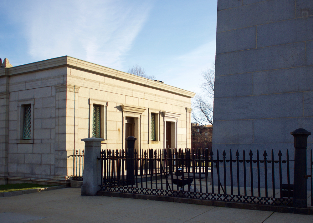 IRL Monument and Exhibit Lodge from SE